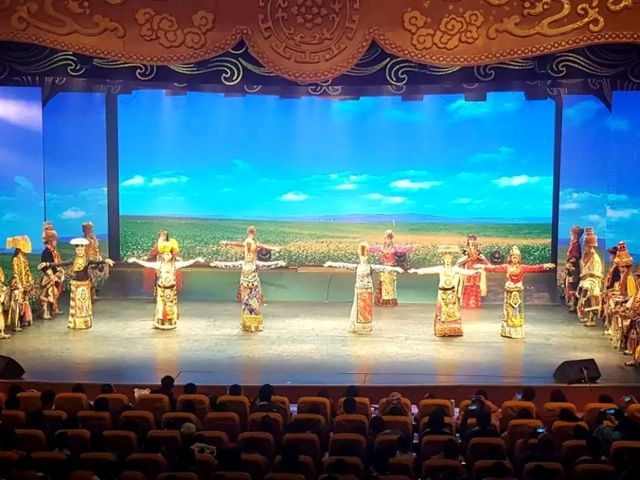 Entertaining Cultural Show in Jiuzhaigou 🇨🇳