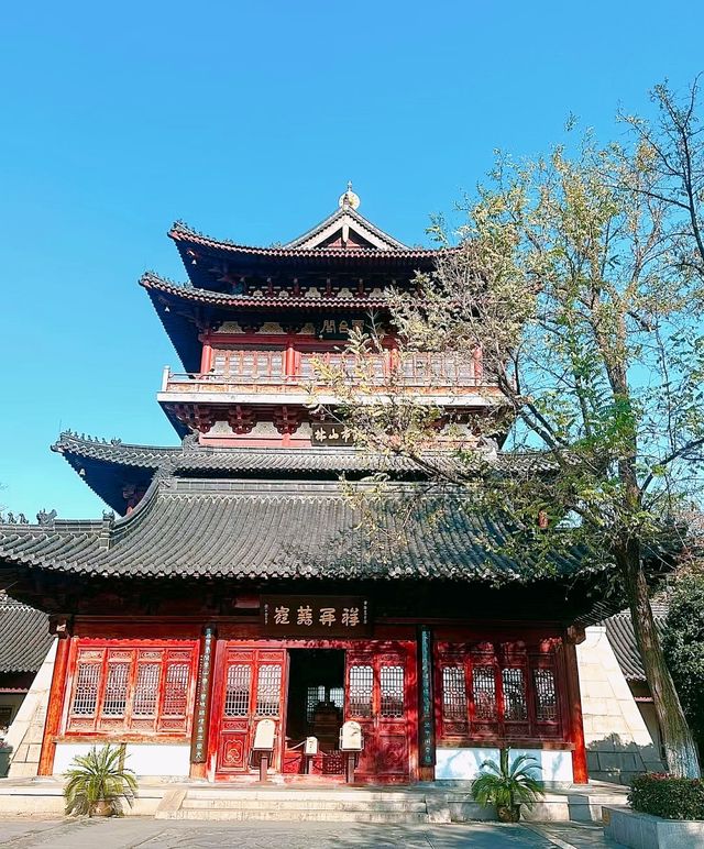江蘇鎮江市西津渡古街，一眼望千年唐代詩人張祜《題金陵渡》