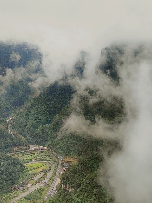 矮寨大橋如雲端