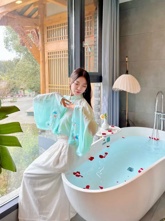 A Chinese courtyard by the lake for outdoor tea picking, tea boiling, and hot spring soaking