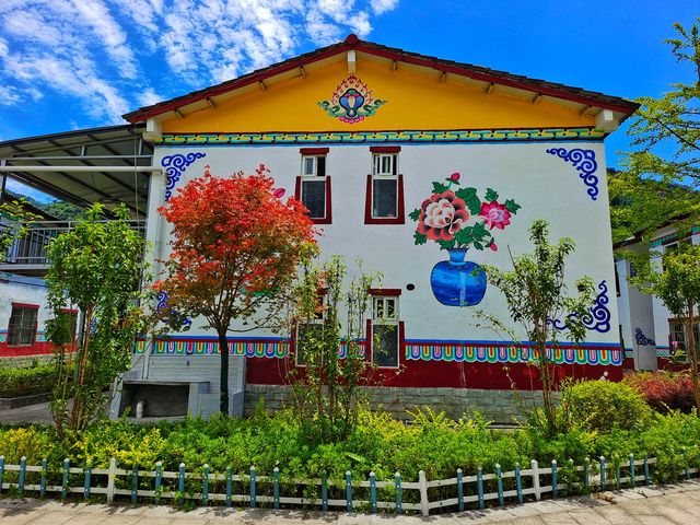 四川省阿坝藏族羌族自治州汶川縣三江鎮的藏家生態園有濃郁的現代藏家風情