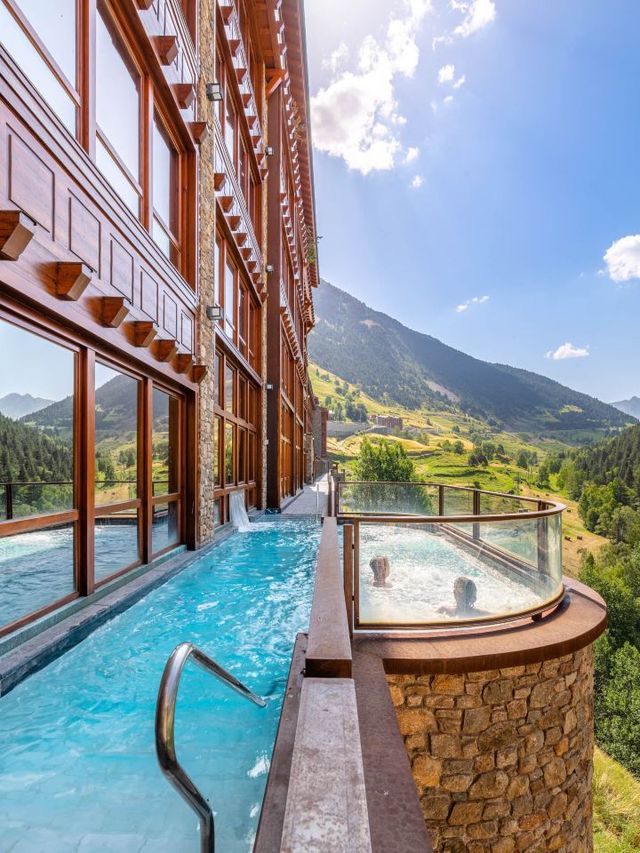 🏔️ Luxe Andorra Escapes: Hermitage & Spa Highlights! 🛀