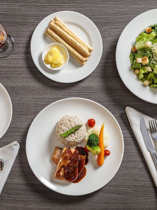 🌟 Quito's Comfy Stay: Holiday Inn Airport Highlights ✈️🛏️