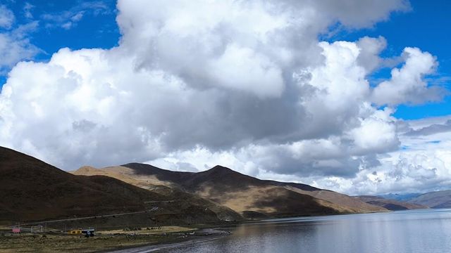 西藏｜三大聖湖之一羊卓雍措