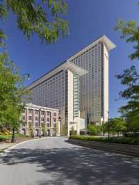 🌟 Chic Stays: Hyatt Regency McCormick Place, Chicago 🌟