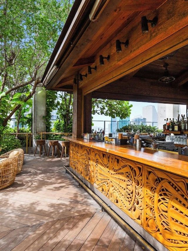 🌴✨ Miami's Chic Sleeps: East Miami Residences 🏙️🛏️
