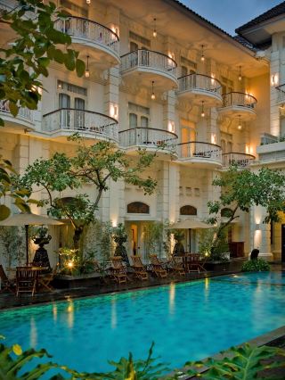 🌟 Yogyakarta's Cultural Gem: Stay at The Phoenix 🏨✨