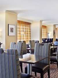 🌟✈️ Louisville's Luxe Lodgings: Marriott Downtown Scoop! 🏨🍽️