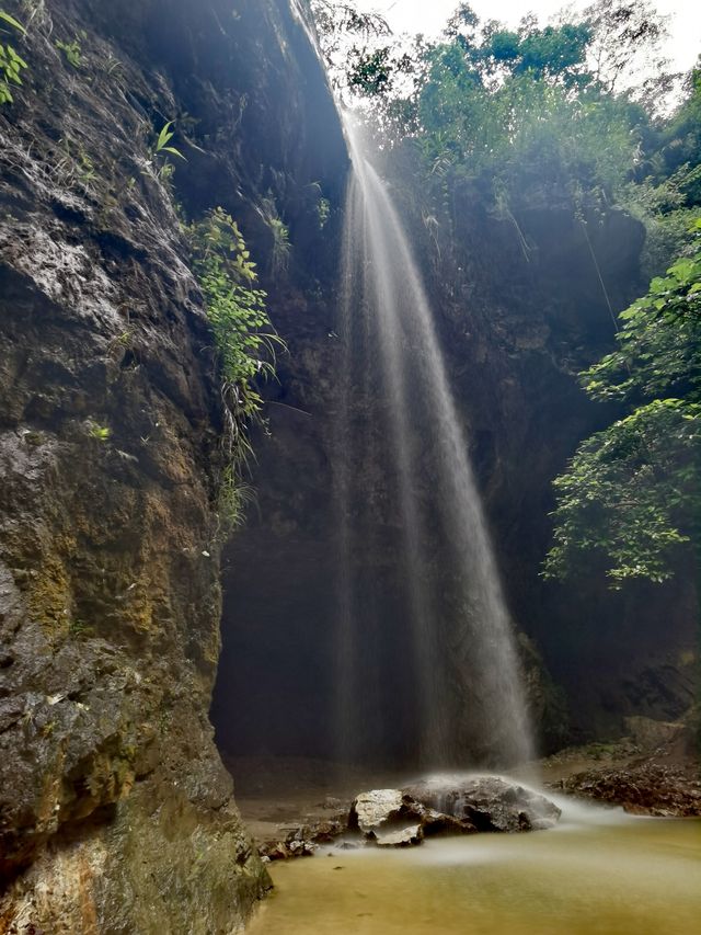 山中風雨~探洞龍潭天坑。