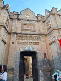 李家大院。