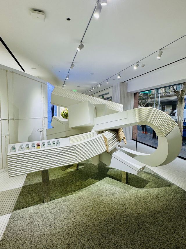 NUDAKE，藝術甜品店