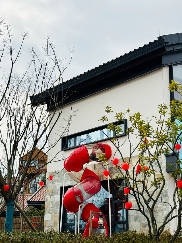 喺成都｜住咗樂園裏面嘅滑梯酒店