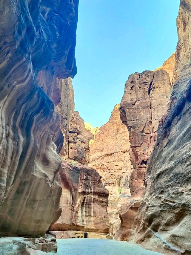 Exploring the Magnificent Treasury of Petra 🏺✨
