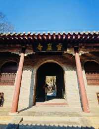 山東濟南，靈巖寺，