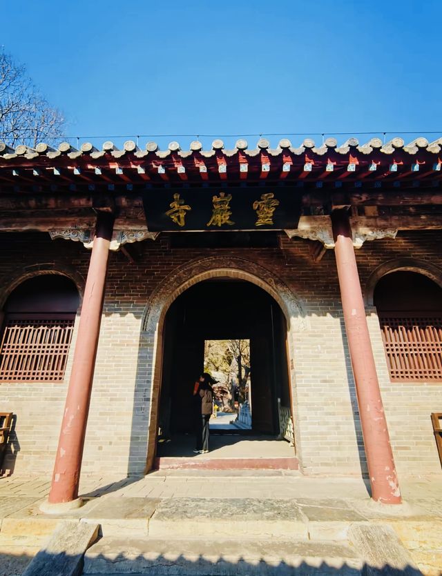 山東濟南，靈巖寺，