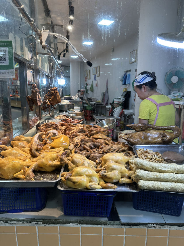 🎣🎣Market N1: Sanya’s Vibrant Fresh Produce Paradise* 🍍  