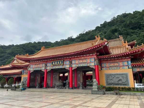 探索台灣最大道教宗廟與宜蘭梅花湖健行之旅 🌿