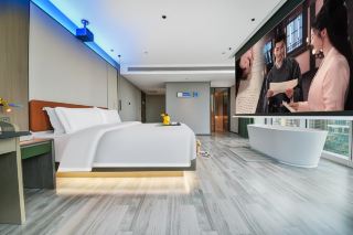 Gaming Hotel with Scenic-View Rooms and Bathtubs