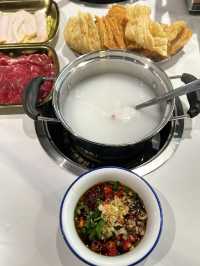 粥底是靈魂，牛肉是頭牌 💕  中山的粥底火鍋果然遙遙領先！