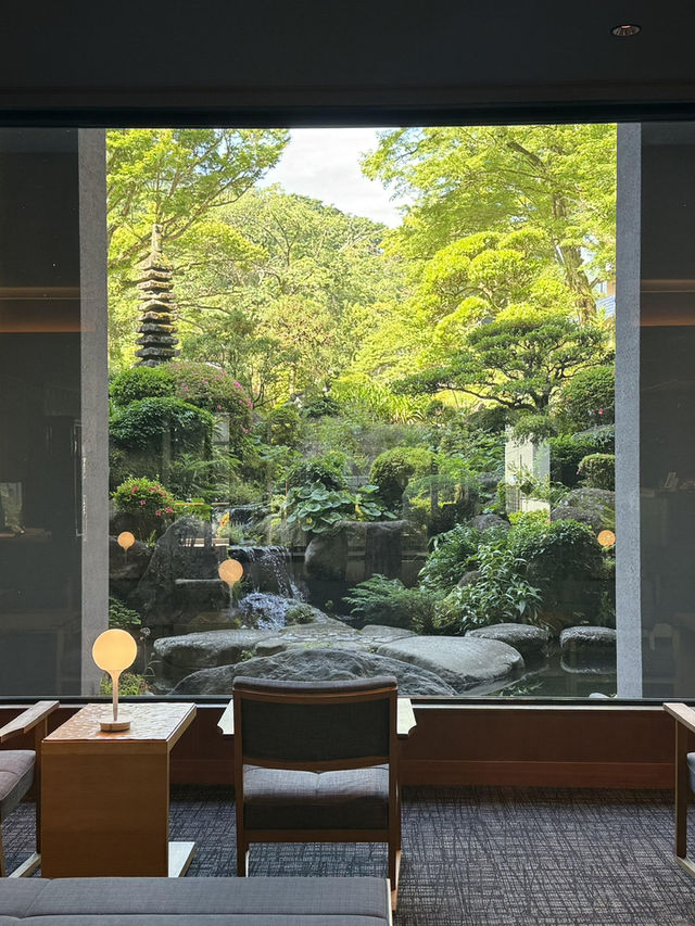沿著伊豆回到箱根，住了兩日吉池旅館，終於明白為什麼它被說成「箱根必住」——看山看海看錦鯉，泡溫泉飲清酒，時間彷彿都慢了下來🍶