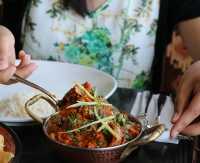 巴林美食——從傳統到現代嘅味覺之旅