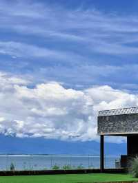 大理海景房天花板！住進懸崖上的純白夢境