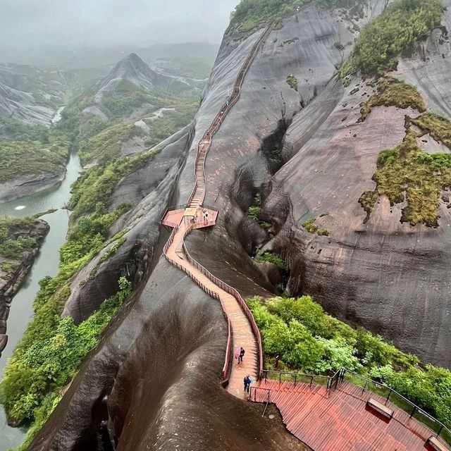 雲霧秘境莽山遊
