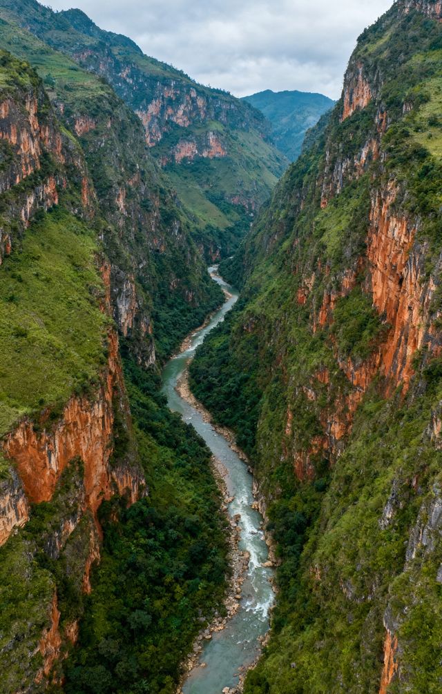 探秘侏羅紀般峽谷