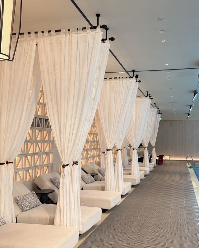 伊寧洲際酒店環境很好yo～#酒店天花板