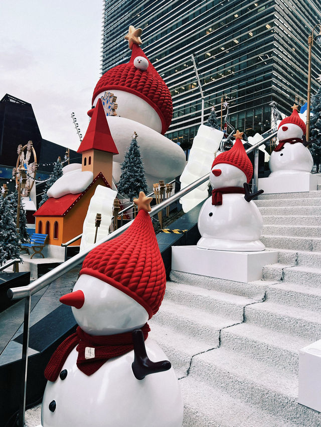 陸家嘴冰雪王國真冰場，人均30元即可滑冰