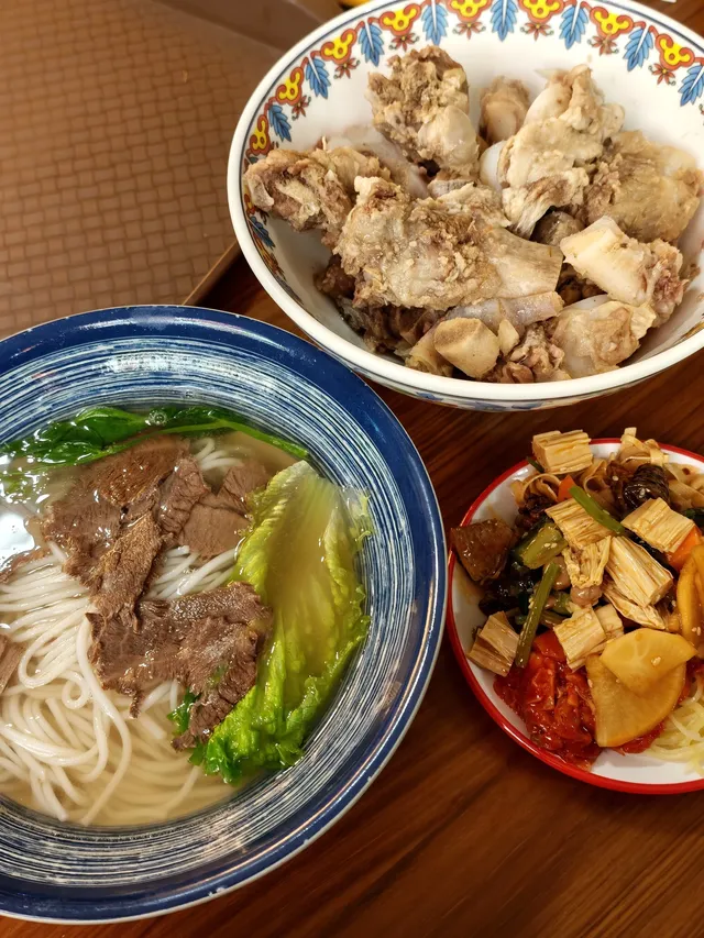 秦皇島/小島的平價牛肉粉店牛骨好香 秦皇島/小島的平價牛肉粉店牛骨好香