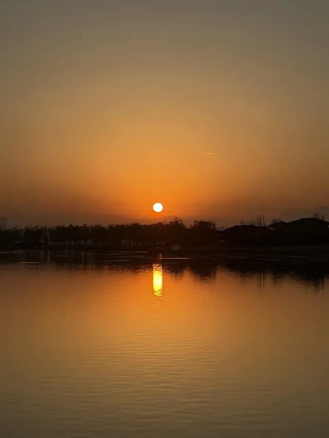 凌晨的衝動,換來了昆明池的橘子海日出 凌晨的衝動,換來了昆明池的橘子海日出