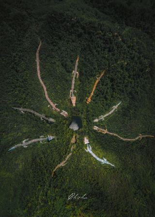 "กล้าปีนบันได 'สันมังกร' นี้ไหม? ขาคุณอาจอ่อนแรงได้นะ!"