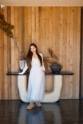 Open the window and you'll see the snow-covered Jade Dragon Snow Mountain.