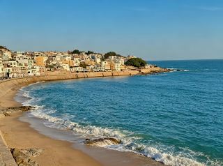 Springtime on Dongshan Island! The seascape, lighthouse, and fishing village are breathtakingly beautiful.