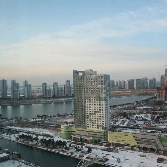인천 송도의 뷰를 담아낸 고품격 스테이+조식