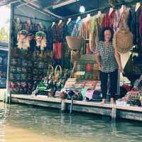 Morning at Damnoen Saduak Floating Market