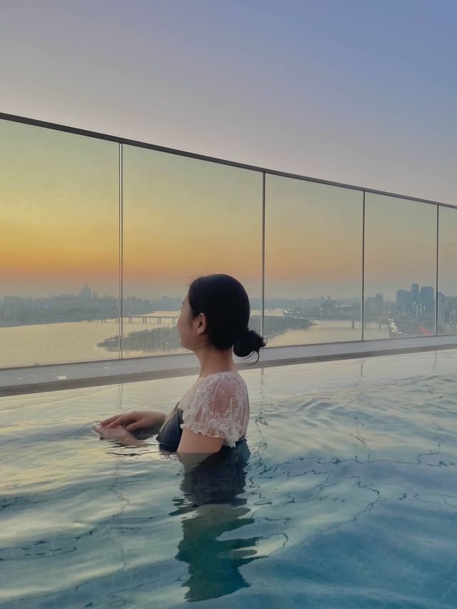 한강뷰 + 남산타워뷰 + 노을뷰까지 볼 수 있는 신상 호텔