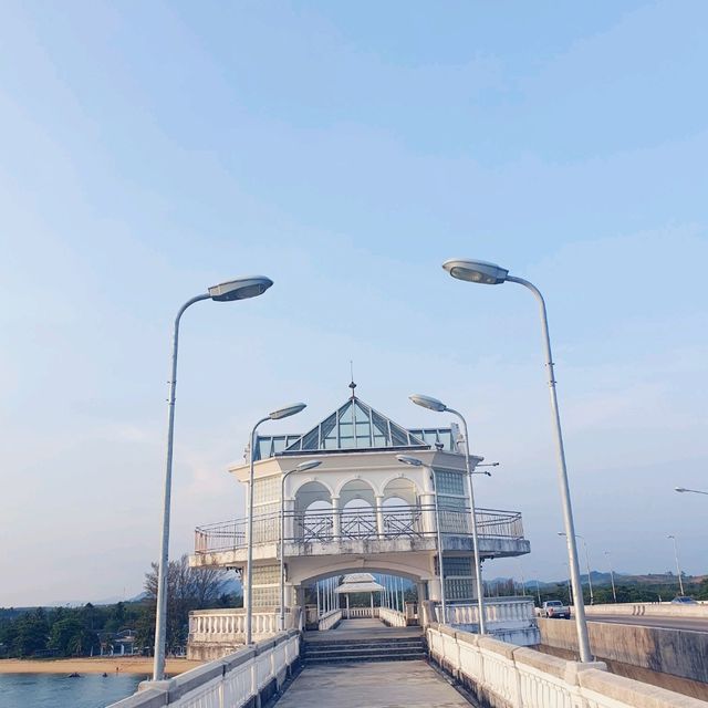 วิวอลังกาลที่สะพานสารสิน