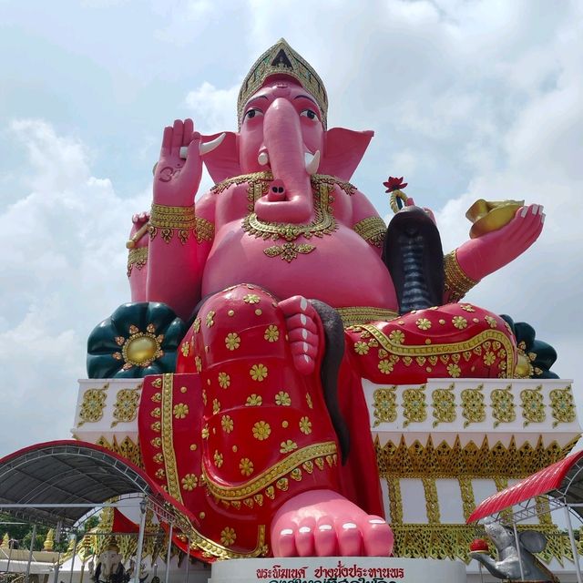 タイ寺院!? ワットブローンアーカート