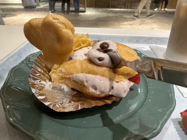 愛知・名古屋。名古屋スイーツ『シャチボン』が気になるカフェ『カフェデンマルク JR名古屋駅店 』