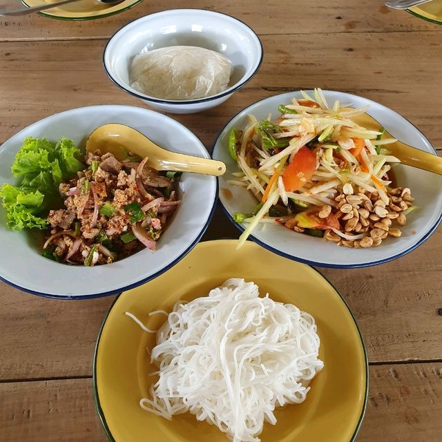 อาหารอีสาน บรรยากาศบ้านสวน..ส้มตำบ้านสวนแก้ว..