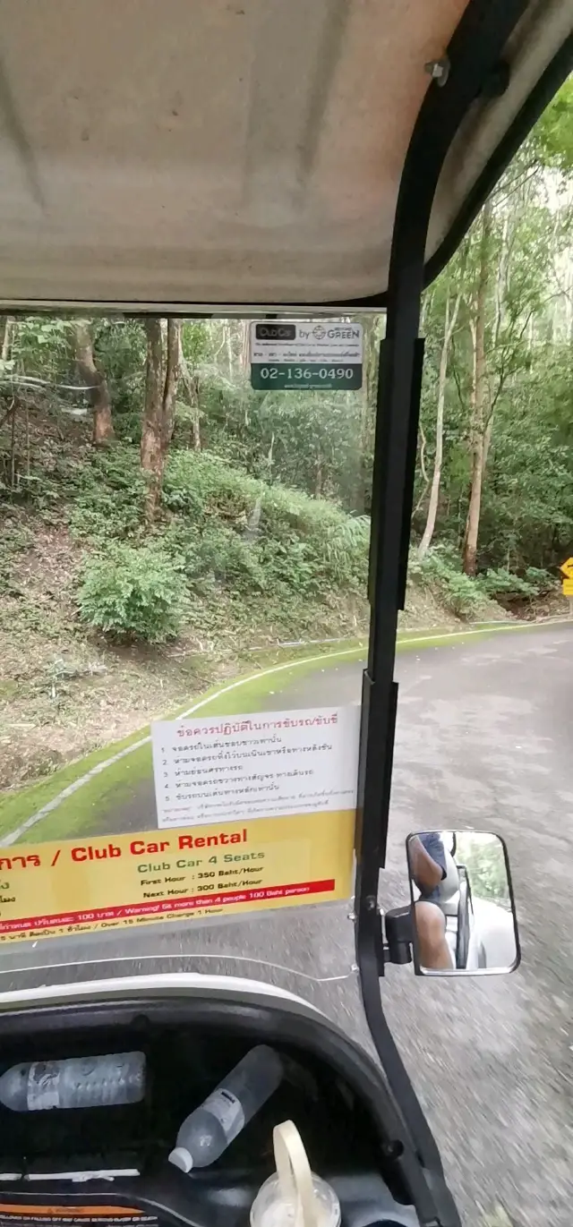 Riding golf car