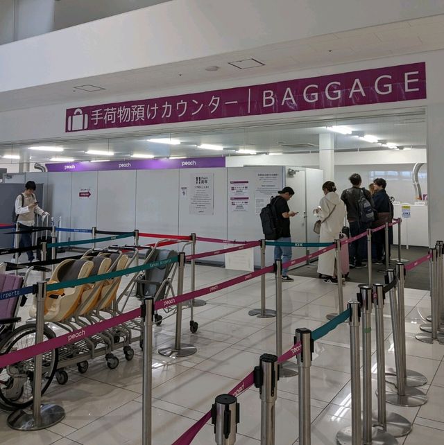 関西国際空港 第２ターミナル【ビリケンさん】が、気いつけてな。と、安全祈願。