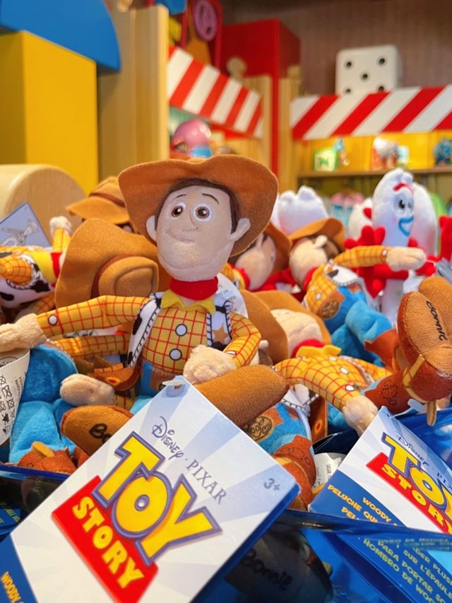 พาตะลุยถ่ายรูป Toy Story Land 🦖