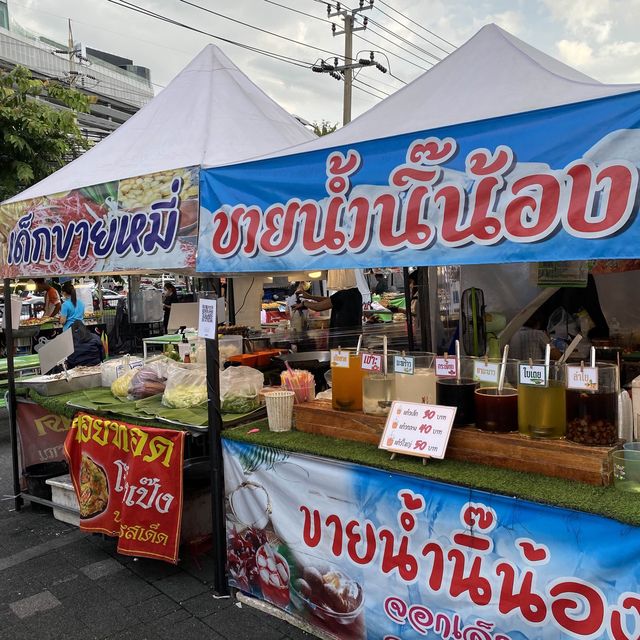 ชิม ช๊อป ชิลล์ ที่ตลาดนัดหน้าเดอะสตรีท