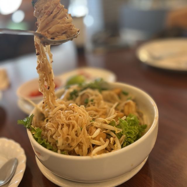 Hot Shoppe ร้านอร่อยและเก่าแก่ย่านสุขุมวิท 