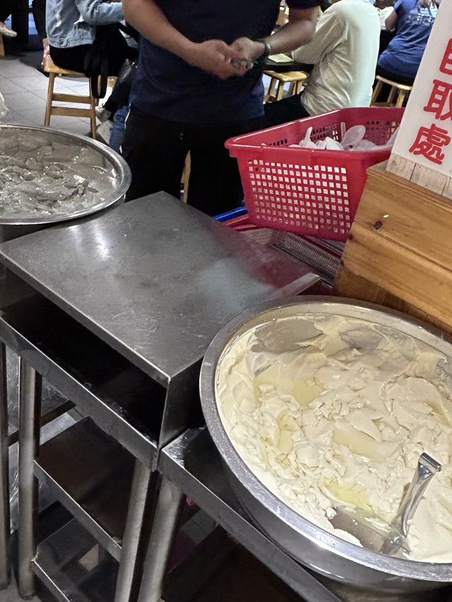 ［苗栗/頭份］ 老皮牛肉麵頭份尚順店🐂｜被牛肉麵耽誤的豆花店 免費豆花超好吃💥 