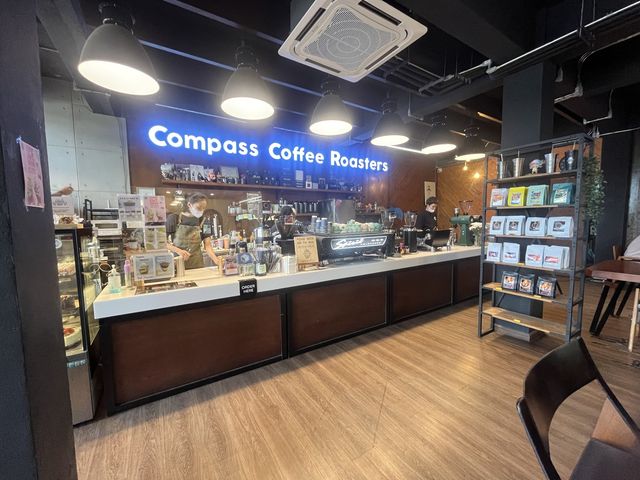 ร้าน Compass specialty coffee 