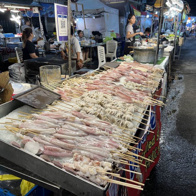 “ตลาดโต้รุ่งหัวหิน” สีสันยามค่ำคืนของเมืองหัวหิน